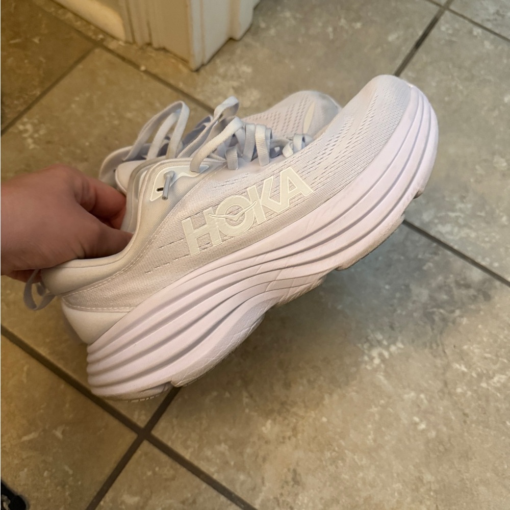 White hoka bondi 8